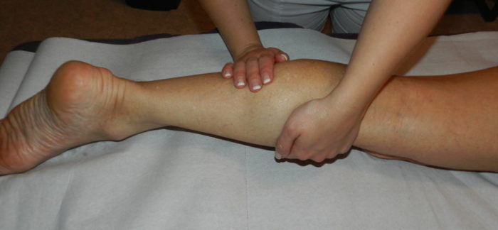 Massage du mollet thérapeutique